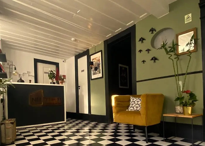 Inn Door 21 - Hostel & Suite