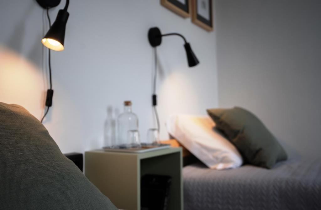 Albergue Door 21 - & *